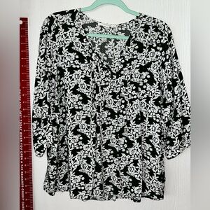 Dark Green Fun2Fun floral top 1X